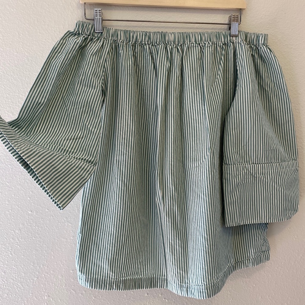 Wide sleeved strapless top